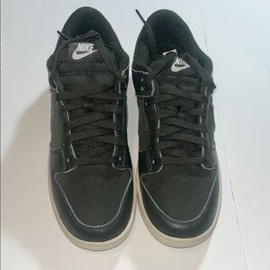 Nike Men’s Black and Off-White Low-Top Sneakers